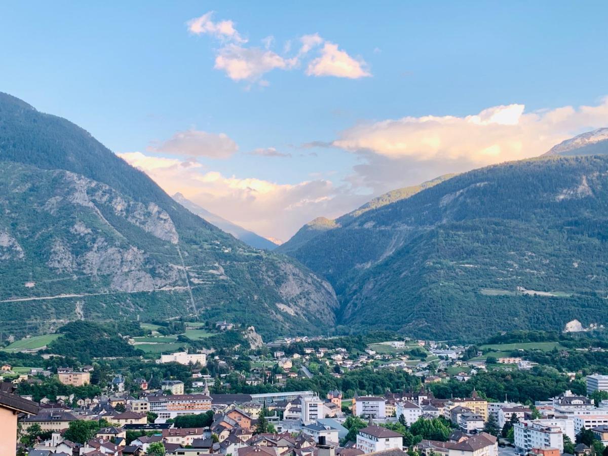 Schone Wohnung In Sierre Exterior foto